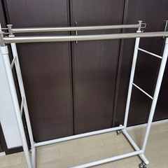 ハンガーラックの画像
