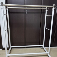 ハンガーラックの画像
