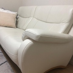 本革ホワイトソファーの画像