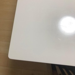 ダイニングテーブルの画像