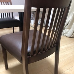 ダイニングテーブルの画像
