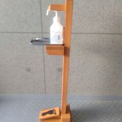 中古 足踏み式消毒液スタンド 木製の画像