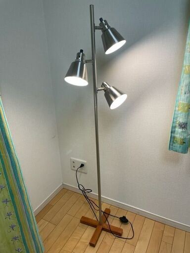 スタンドライト　ＬＥＤ３灯式　照明器具
