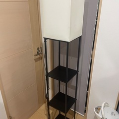 棚付き照明スタンドの画像
