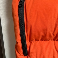 本日限定❣️⭐️新品未使用品⭐️GU オレンジ フード付きダウンベスト　Mサイズの画像