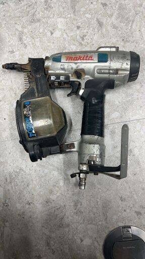 エア釘打ち　マキタ　makita