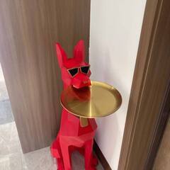 リビングルームの玄関装飾用の紳士犬の置物