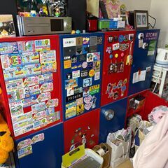 【持ち帰り限定】赤と青のキャビネット