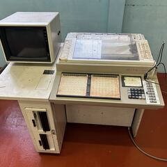 45年前のオフィスコンピュータ 珍しいデスク型レトロパソコン