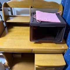 机、収納、暖房器具