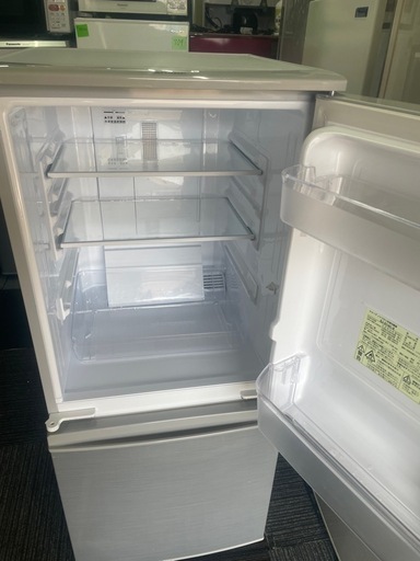 北九州市内配送無料　保証付き 値下げ金額 シャープ SHARP 小型 冷蔵庫 137Ｌ つけかえどっちもドア シルバー SJ-D14C