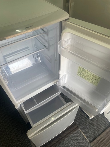 北九州市内配送無料　保証付き 値下げ金額 シャープ SHARP 小型 冷蔵庫 137Ｌ つけかえどっちもドア シルバー SJ-D14C