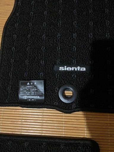 新車外し　現行シエンタ純正フロアマット