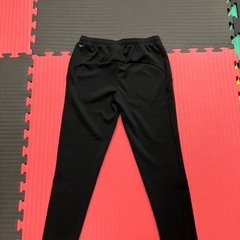 ①プーマジョガーパンツ　XL 未使用 の画像