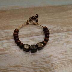 ウッドビーズイヤリングの画像