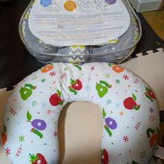 授乳クッションとハガブーの画像