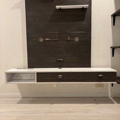 壁掛けテレビ用　収納棚の画像