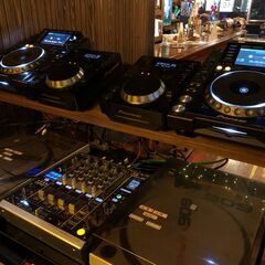 DJブースのあるロックバーでDJイベントを開催しませんか？ − 東京都