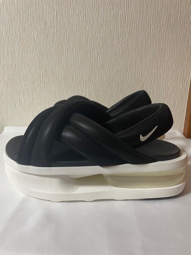 【超美品】NIKE エアマックス アイラ 24cm（23.5でも歩けます♪） 厚底　サンダル スポーツ ナイキ