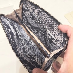 破格ステラマッカートニーパイソンデザイン長財布の画像