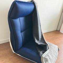 カインズCAINZ倒れにくい座椅子🔵ネイビー(グレーのカバー付き)
の画像