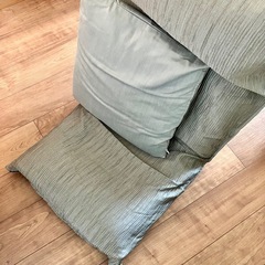 カインズCAINZ倒れにくい座椅子🔵ネイビー(グレーのカバー付き)
の画像