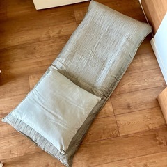 カインズCAINZ倒れにくい座椅子🔵ネイビー(グレーのカバー付き)
の画像