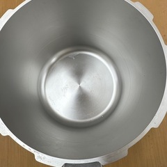 業務用大型圧力鍋の画像