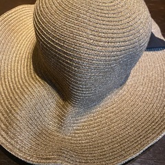 百貨店購入✨定価5,000円弱✨ツバ大きめ✨女優ハット✨麦わら帽子✨麦わらハットの画像