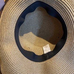 百貨店購入✨定価5,000円弱✨ツバ大きめ✨女優ハット✨麦わら帽子✨麦わらハットの画像