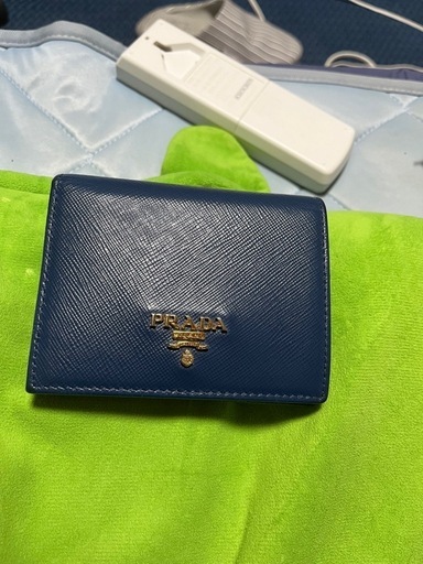 PRADA 折りたたみ財布