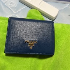 PRADA 折りたたみ財布