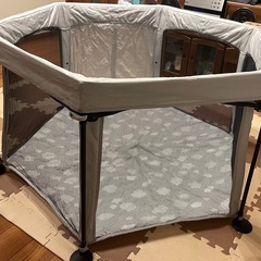 美品　日本育児 洗えてたためるベビーサークル　クラウド