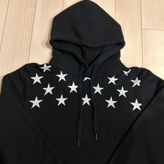 完売品★AZUL by moussy星柄プリント 裏起毛ブラック パーカーの画像