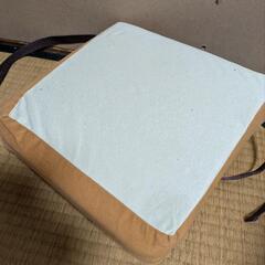 子供 椅子の高さあげる 座布団の画像