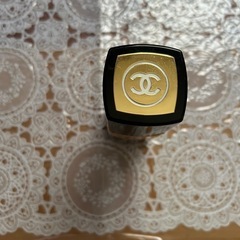 CHANELの香水。残量がわかるよう分解して写真撮っていますの画像
