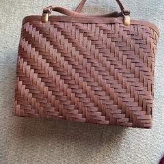 手織りのバッグ