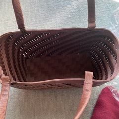 手織りのバッグの画像