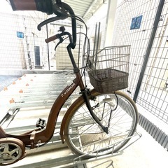 【ティアルくん✩さまご予約済み】6段変速　自転車 26インチ シティサイクル オートライト・鍵・カゴ付き  CO-26_OT-WHの画像