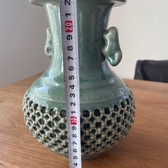 【美品】韓国青磁　花瓶　青緑色 透かし彫り 陶器花瓶の画像