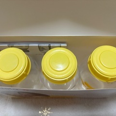 搾乳機と母乳ボトルセット　medela ソロ電動さく乳機の画像