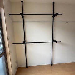 壁面突っ張り物干しの画像