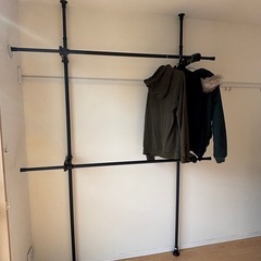 壁面突っ張り物干しの画像