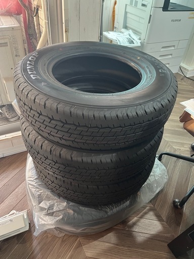 トヨタ　ハイエース　タイヤ4本セット　新車外し