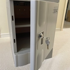 【無料】家具  オフィス用家具　ロッカー 4人用×3の画像