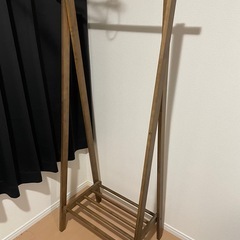 木製ハンガーラックの画像