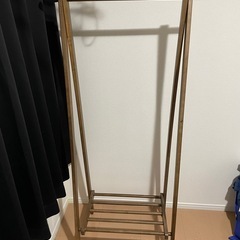 木製ハンガーラックの画像