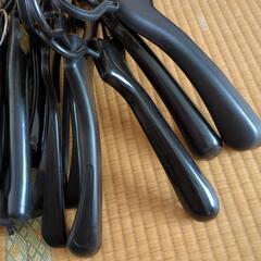 ①コートハンガー　　15本の画像