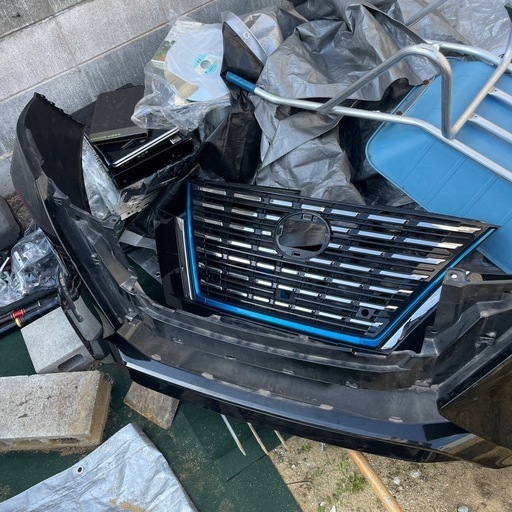 セレナ c27? フロントバンパー グリル ベッドライト ジャンク品