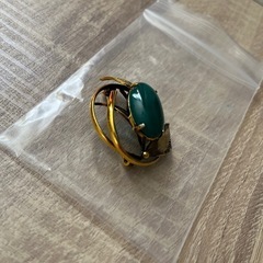 ⚠️ジモティー特別価格⚠️【ブローチ】緑鮮やかな深緑色のブローチ の画像